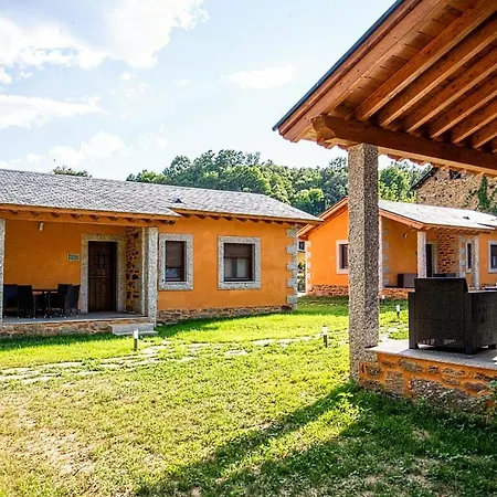 Lagunas De Sanabria 컨트리하우스 *